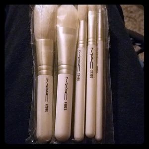 Makeup brushes